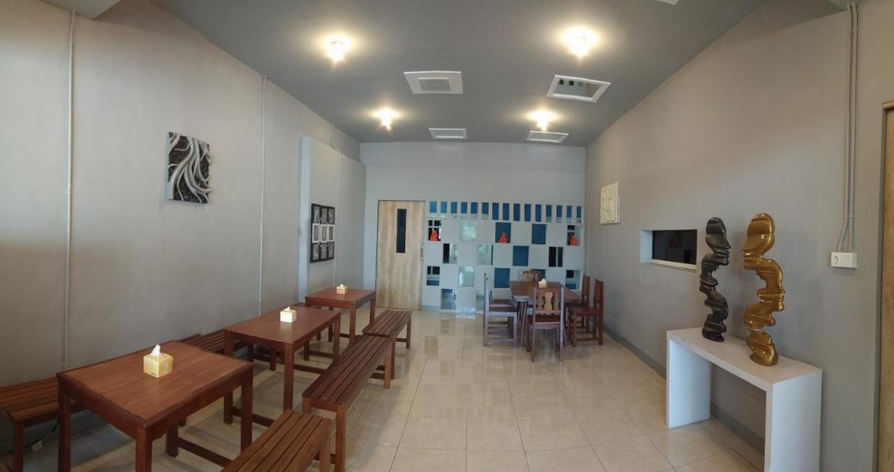 Kokonut Guesthouse سورابايا المظهر الخارجي الصورة