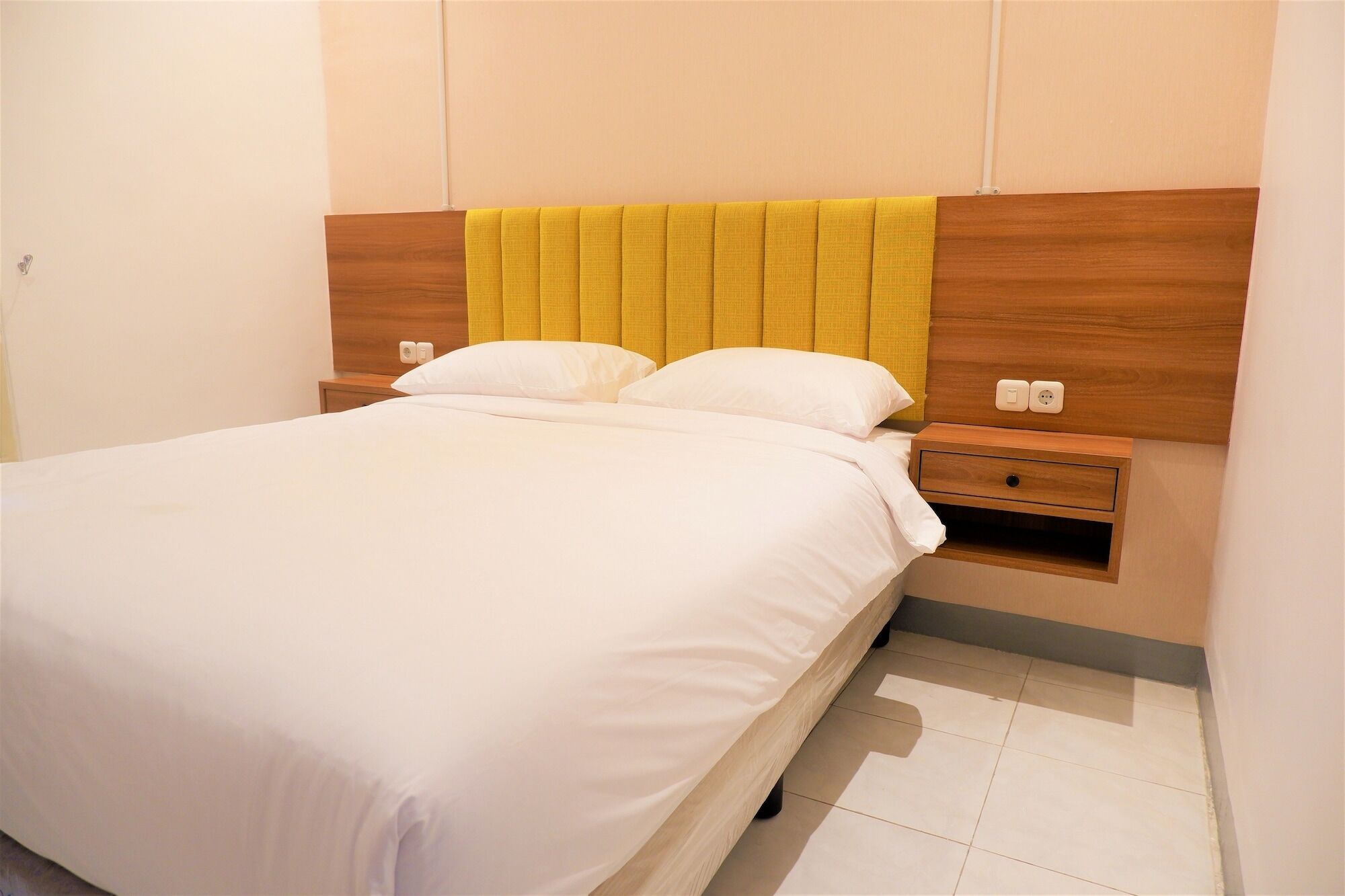 Kokonut Guesthouse سورابايا المظهر الخارجي الصورة